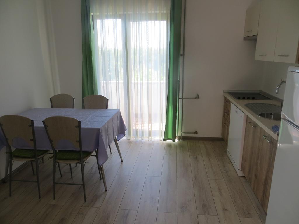 Apartments Sandra Poreč Eksteriør bilde